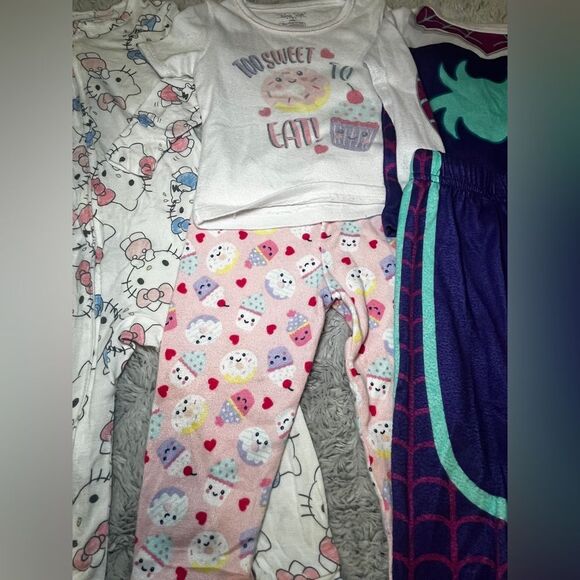 5 piece girls Pajamas Size 18 M Spider Girl Hello Kitty Cupcake - Picture 5 of 7